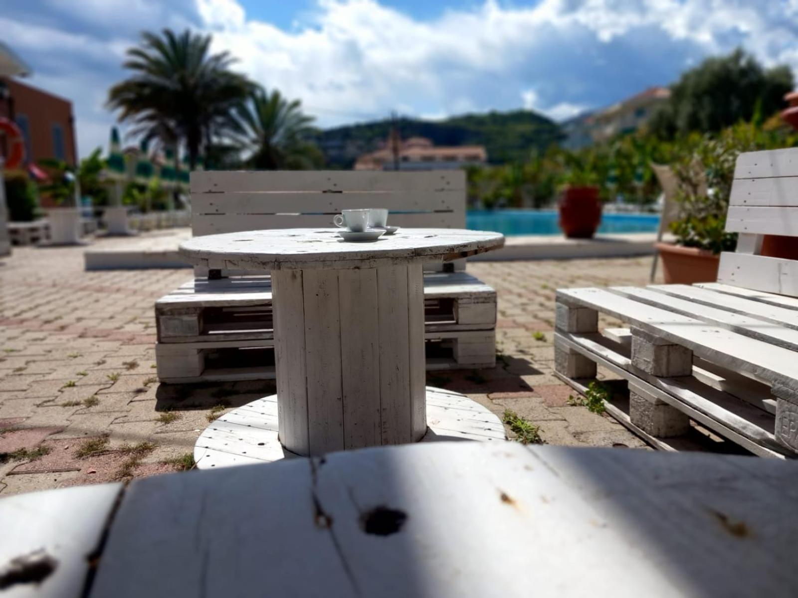 Bike And Breakfast Apartments Pietra Ligure Exteriör bild
